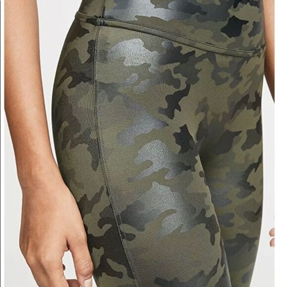Spanx camo Faux Leather Army Olive Green Leggings NWT size XS - Picture 5 of 11